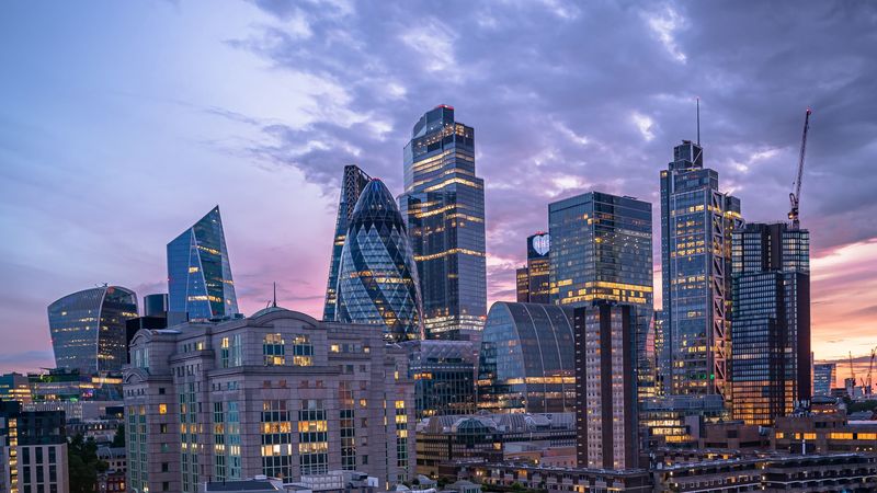 都市傍晚现代建筑4K壁纸