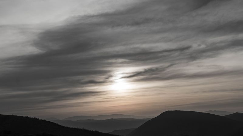 绝美黄昏雾中山丘壁纸合集