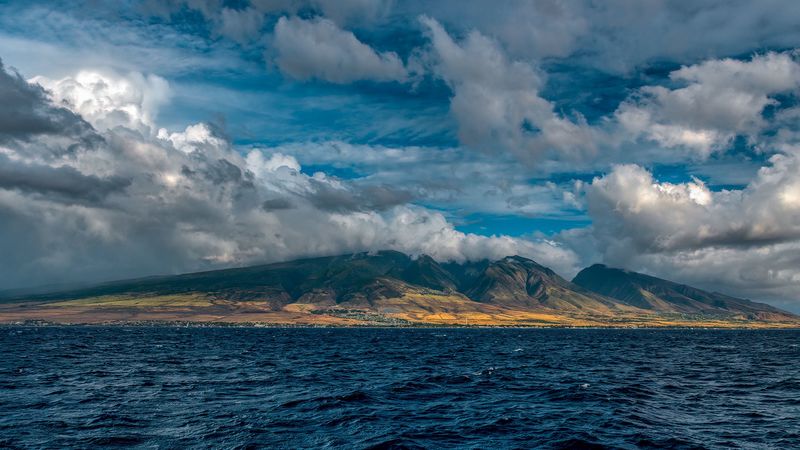 山峦雾海云天4K壁纸