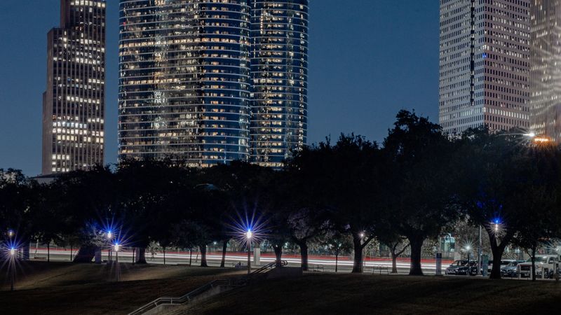 绝美摩天大楼城市夜景 4K壁纸