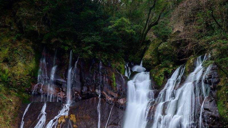 4K超清瀑布山水壁纸，带你沉浸式解锁山野绿意