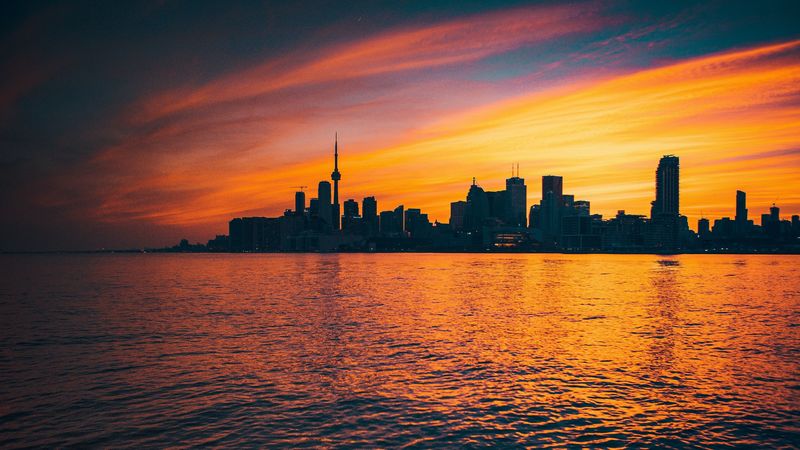 绝美城市黄昏水景壁纸 氛围感拉满