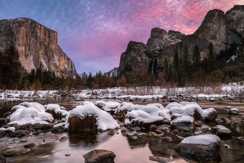 优山美地冬日雪景壁纸合集，每帧都藏着北美荒野的清冷浪漫