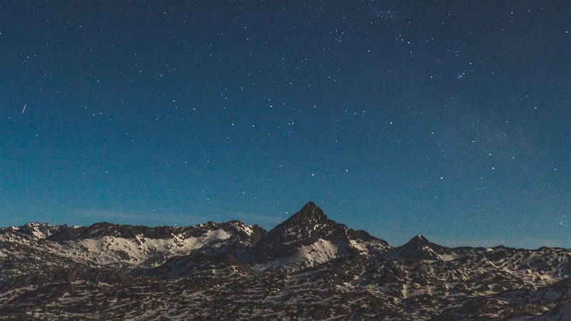 绝美暗夜山野星空壁纸