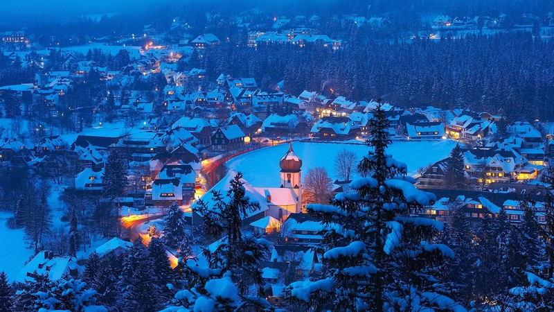 德国黑森林欣特察尔滕冬夜雪景 巴登符腾堡州蓝调壁纸