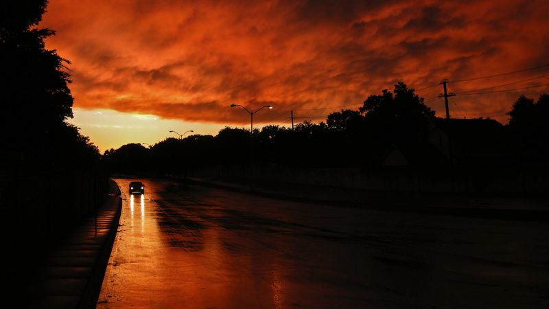 深夜公路跑车壁纸