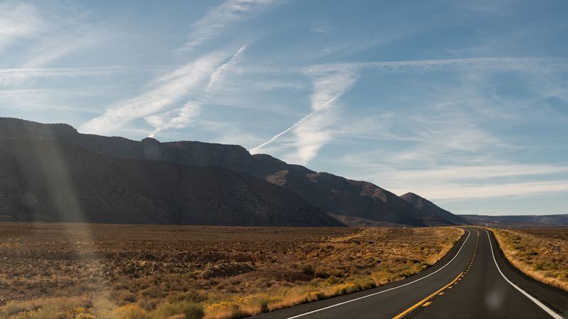 绝美荒漠山地公路4K壁纸