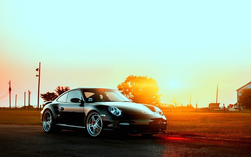 落日晚风里的保时捷911 Turbo壁纸合集