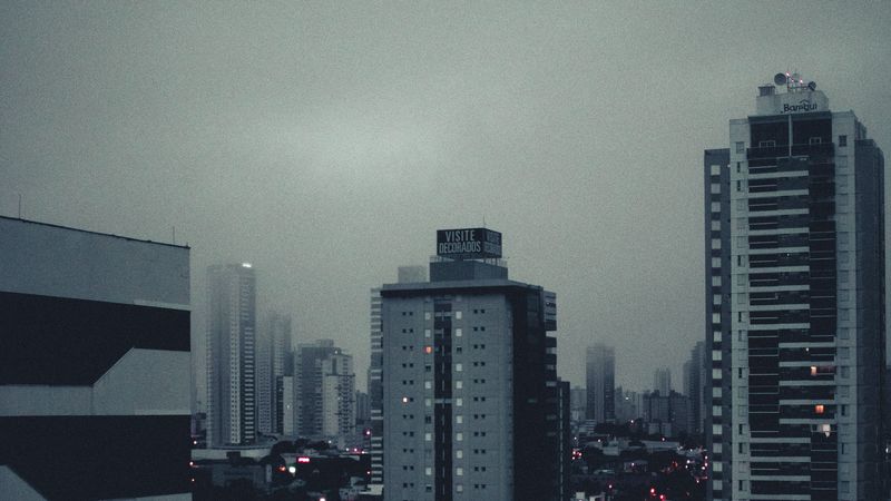 赛博都市雾色光影壁纸