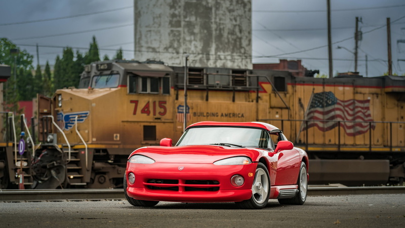 红色道奇蝰蛇RT/10敞篷老跑车壁纸