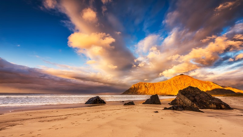 天蓝云软的自然风景壁纸