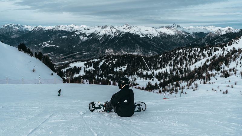肾上腺素拉满！冬日雪山单板滑雪4K壁纸合集