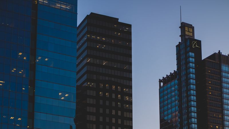 夜城车流霓虹壁纸