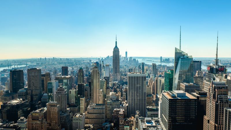 城市塔楼摩天大楼屋顶 4K高清壁纸