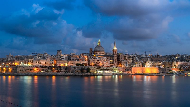 绝美河畔都市暮色壁纸