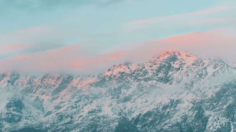 粉调雪山云景壁纸 4K高清