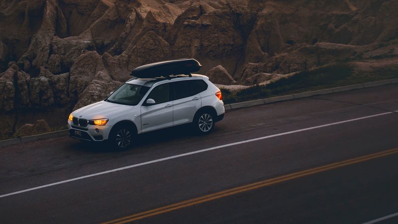 盘山日落公路车景 4K高清壁纸