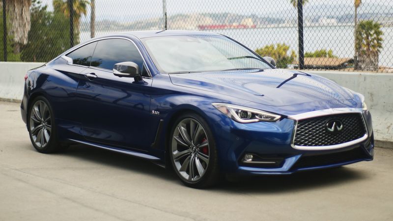 蓝调跑车灯光4K高清壁纸