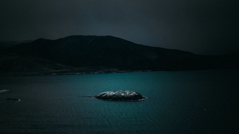 4K高清暗黑山水岩石壁纸