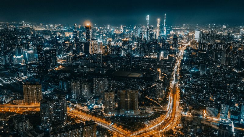 赛博感拉满！深夜霓虹城市公路壁纸太绝了