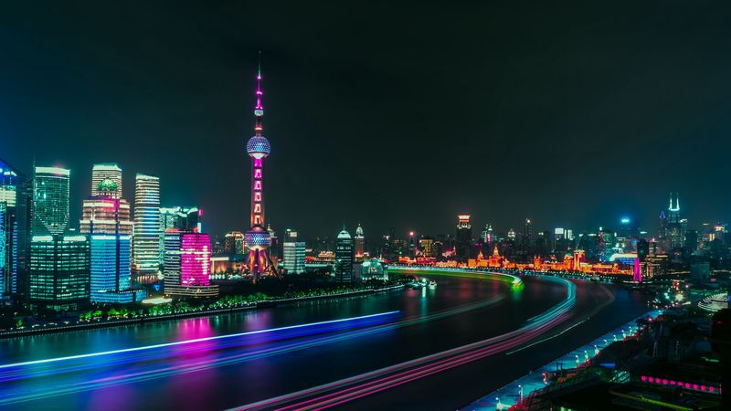 绝美夜景长曝大片！4K城市河畔夜色全景壁纸