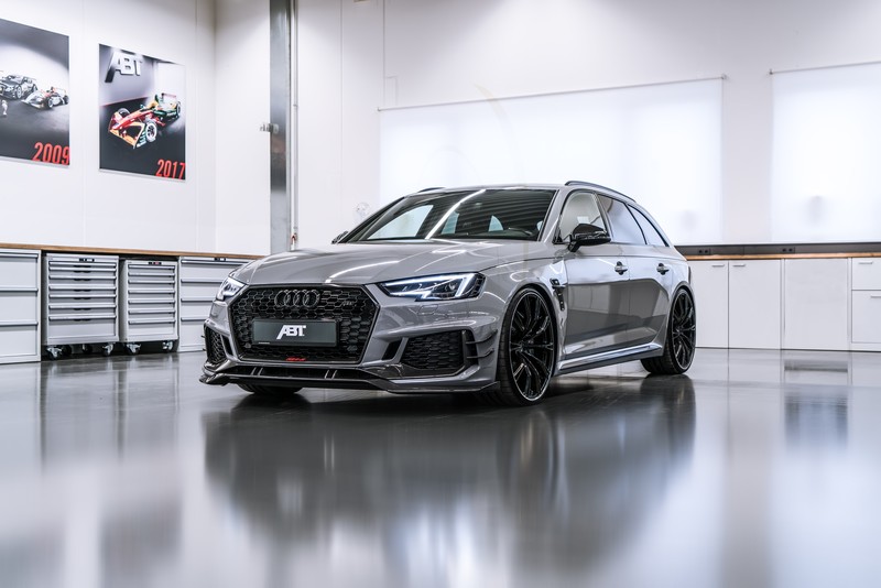 奥迪ABT RS4正面倒影高清壁纸