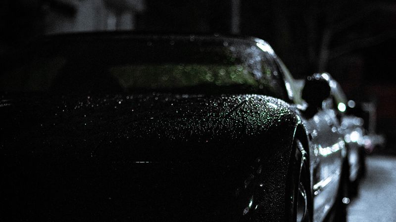 雨夜暗巷里的车灯4K壁纸合集