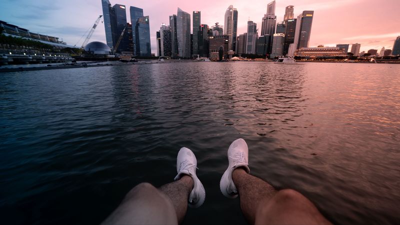 4K超清壁纸合集：城湖海岸长腿少女壁纸合集