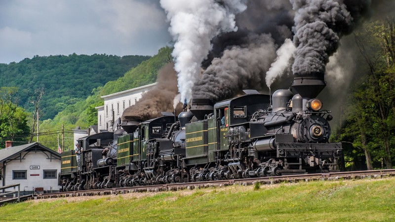 美国西弗吉尼亚的蒸汽火车森林风光壁纸