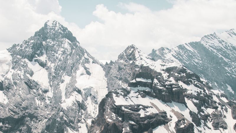 瑞士绝美雪山峰峦4K壁纸合集