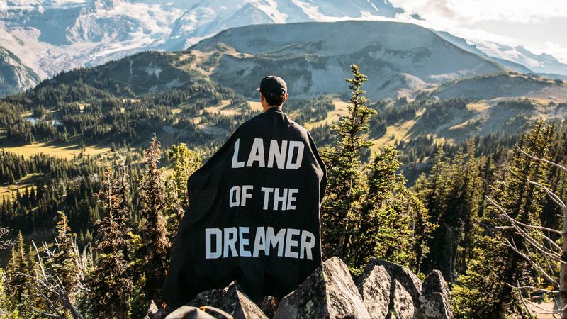 格纹纹样配山景 4K高清壁纸