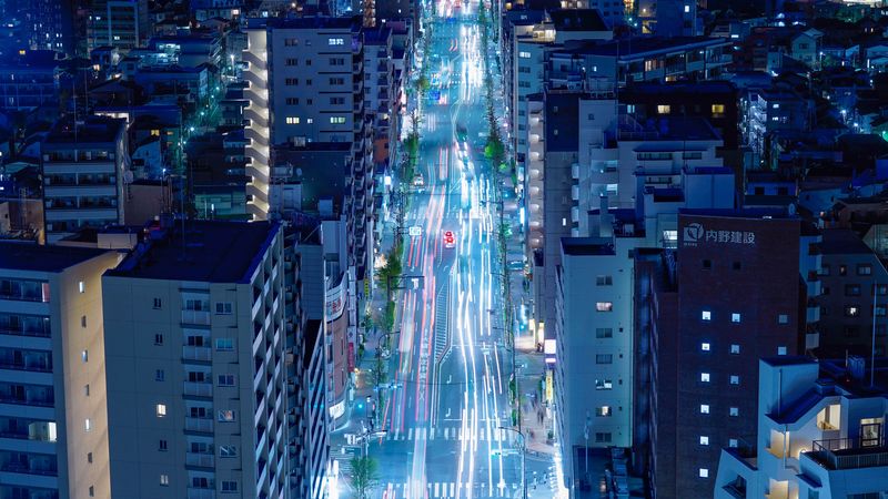 深夜都市街景红绿灯壁纸