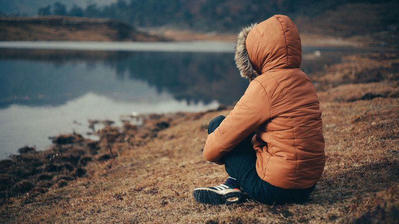 一人独处的落寞湖畔 4K高清壁纸合集