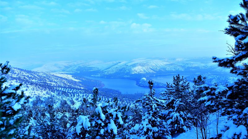 冬日航拍雪山林景壁纸合集