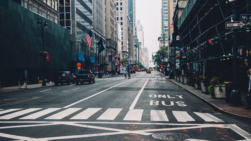 城市街景车流4K壁纸