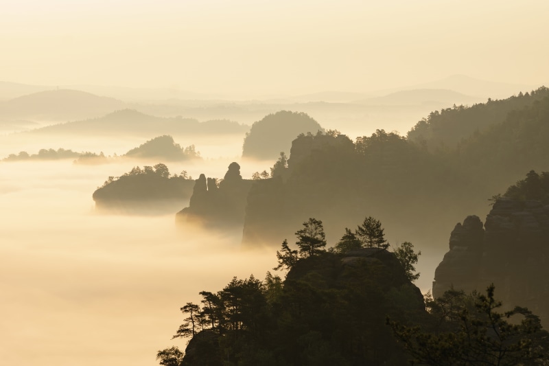 桂林雾中山峦 打卡绝美喀斯特岩石地貌壁纸
