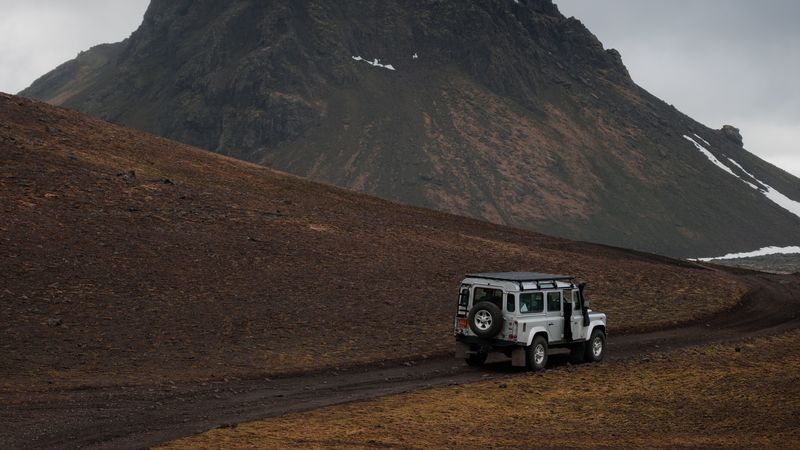 开着SUV去山野公路自驾！这波4K壁纸直接封神
