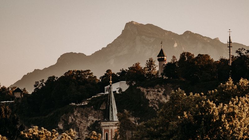 4K超清壁纸合集：山川楼宇与自然共生的治愈画面