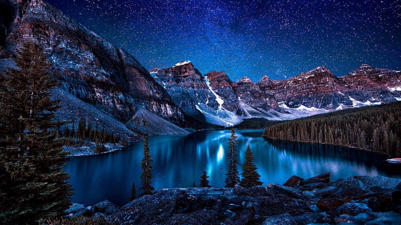 加拿大落基山冬日夜景 梦莲湖绝美高清壁纸
