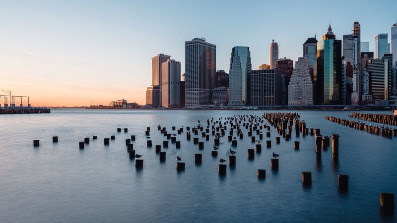 城市水景建筑4K高清壁纸