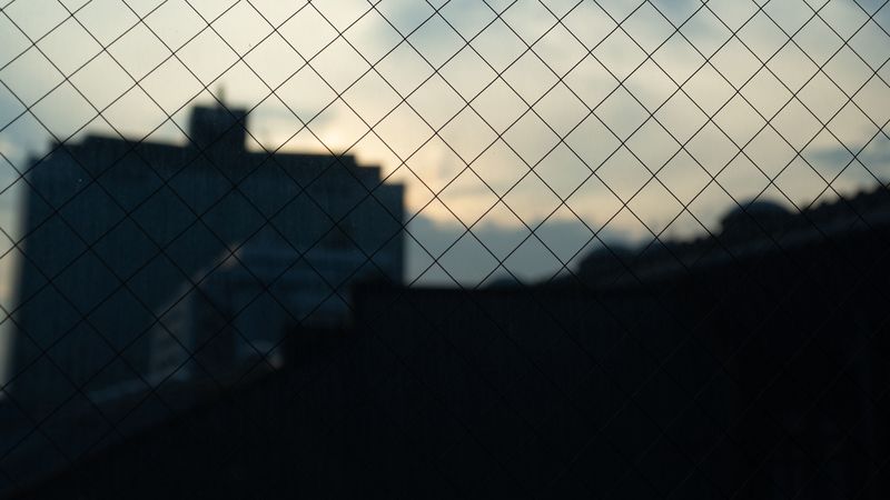 黄昏暗调城市楼宇网格4K壁纸