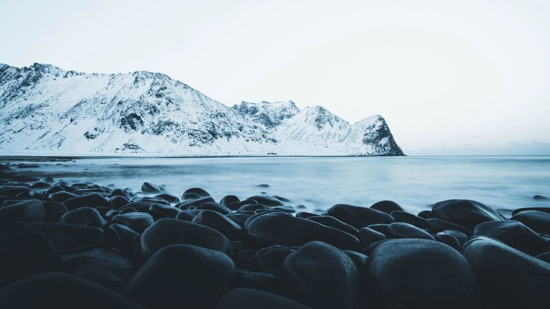 斯洛伐克塔特拉山冬日湖景壁纸