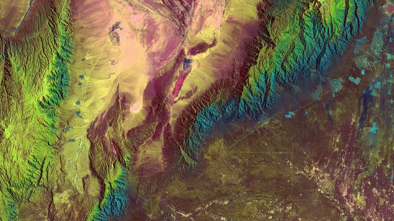 太空视角4K超清地球山地地貌壁纸