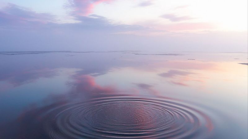 水面波浪倒影自然4K壁纸