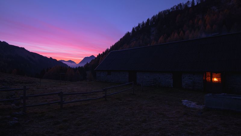绝美夜景山巅星空4K壁纸
