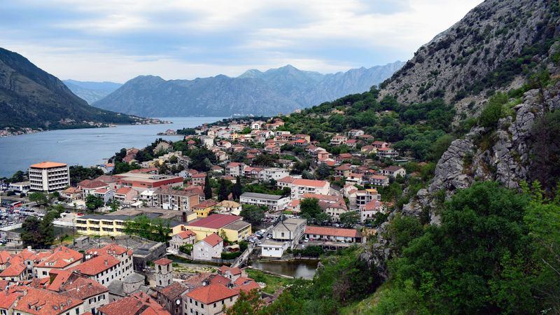 城市屋顶山海海岸4K壁纸