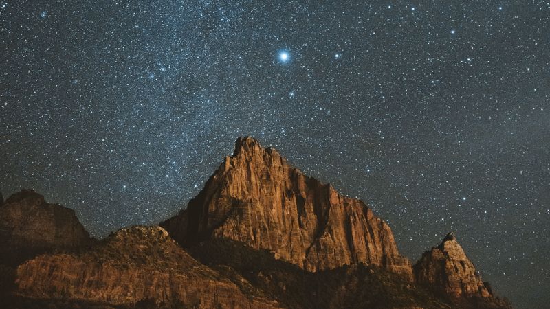 绝美山巅星空壁纸 4K高清质感拉满