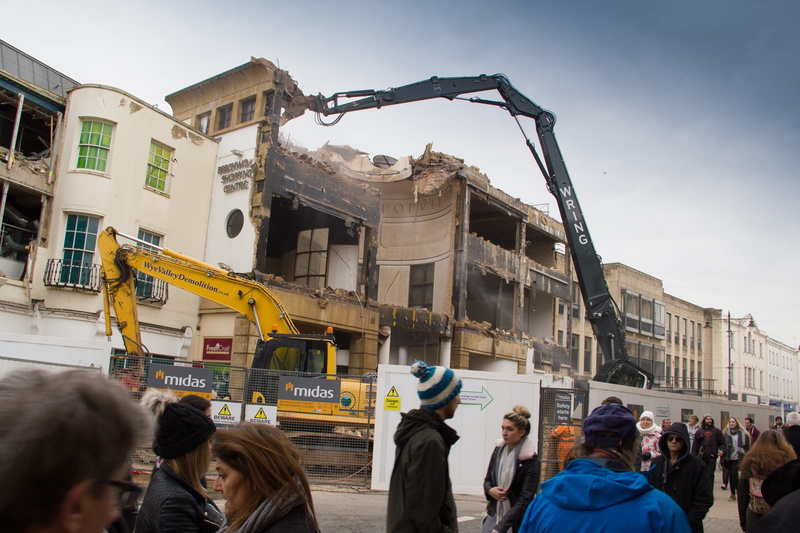 英国切尔滕纳姆街头拆迁现场与城市地标壁纸合集