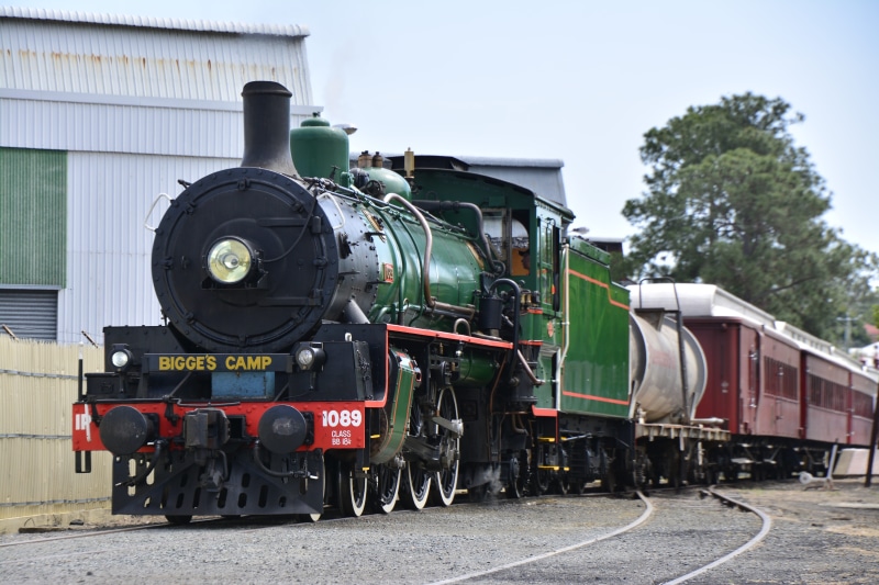 无人的澳洲铁路之旅 蒸汽火车与复古车站壁纸