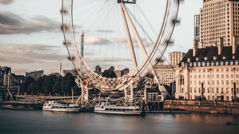 摩天轮主题城市码头景点 4K高清壁纸